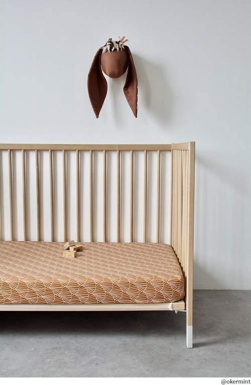 Swedish Linens Fitted Sheet Crib Seashells 60 x 120 cm - Cinnamon Brown