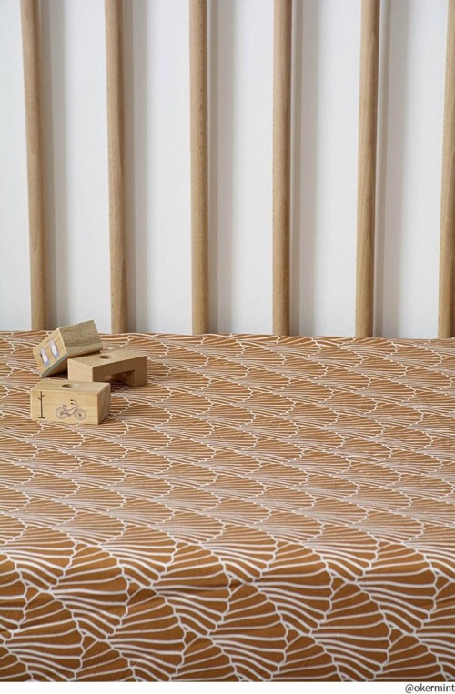Swedish Linens Fitted Sheet Crib Seashells 60 x 120 cm - Cinnamon Brown