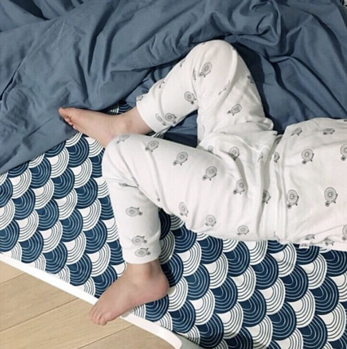 Памучен чаршаф с ластик за детско креватче - дега, Мароканско синьо