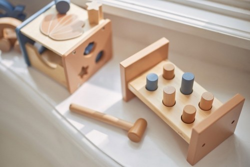Дървена игра за бебета - дъска с чук