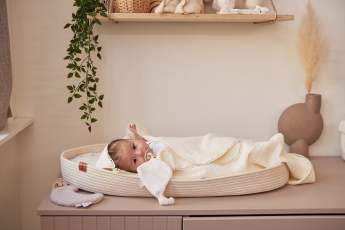 Бебешка плетена кошница за смяна на пелени - натурален