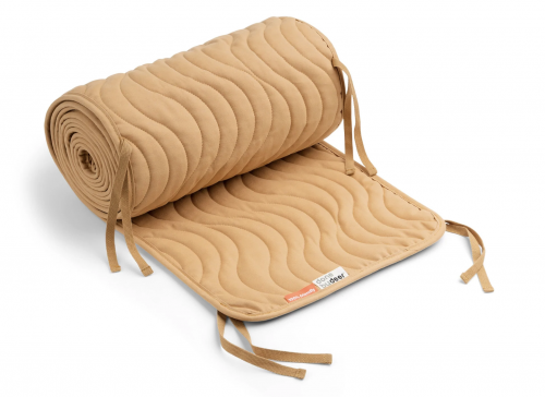 Quilted bed bumper with strings - waves, mustard