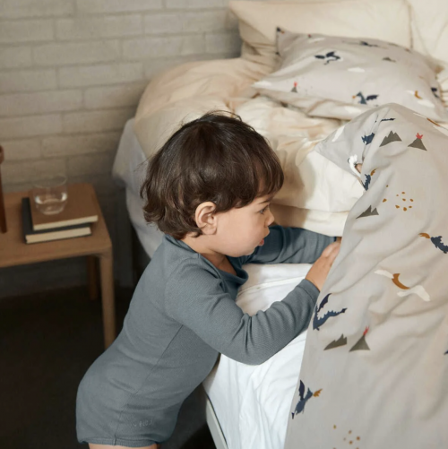 Детско спално бельо от органичен памук с принт - малък дракон, тъмен пясък