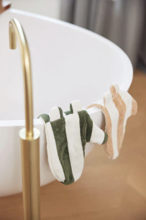 Хавлиена ръкавица райе за баня с ушички - листно зелено