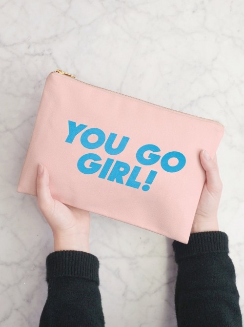 "You Go Girl" - голям несесер-чанта от естествено розово платно