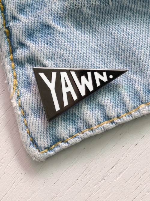 "Yawn" - метална значка