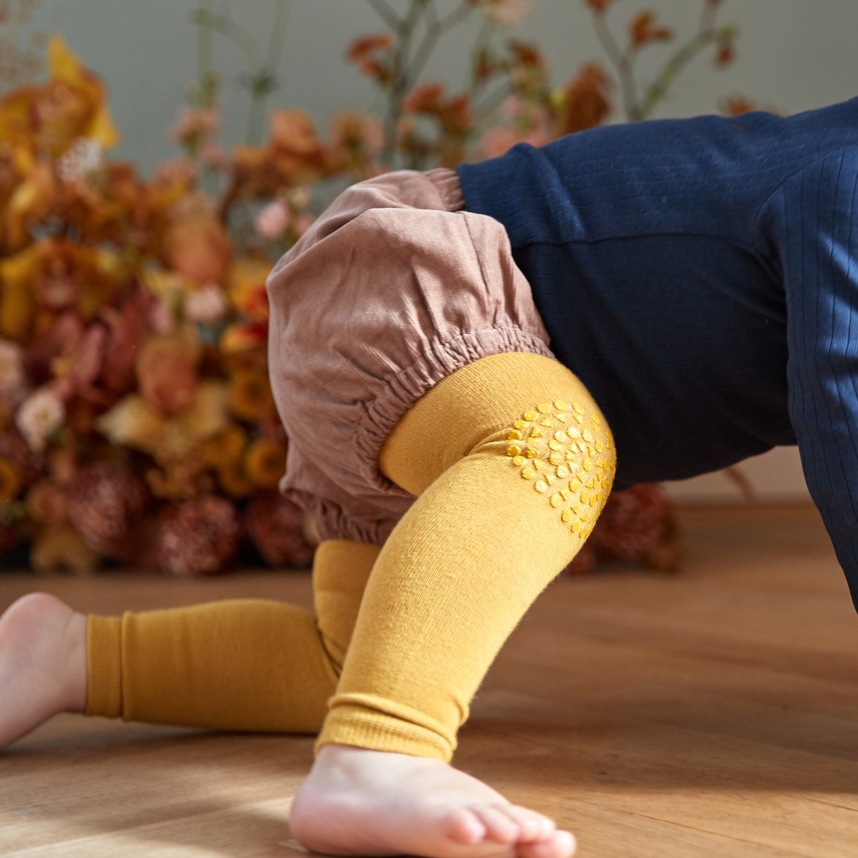 Noma Shop, Crawling leggings - dusty blue, , , Crawling leggings - dusty  blue, <p>GoBabyGo crawling leggings has unique designed rubber pads on the  knees for better grip when starting to crawl.
